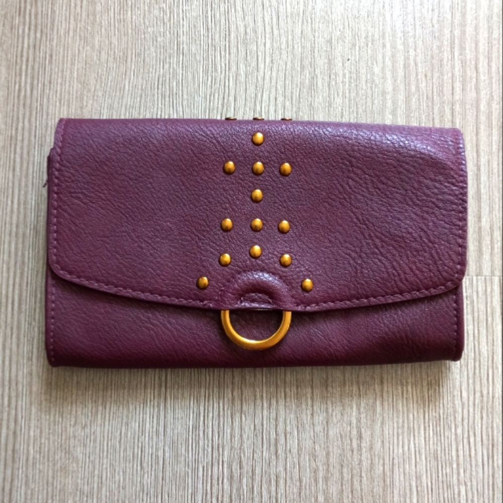 Universal Threads Wallet